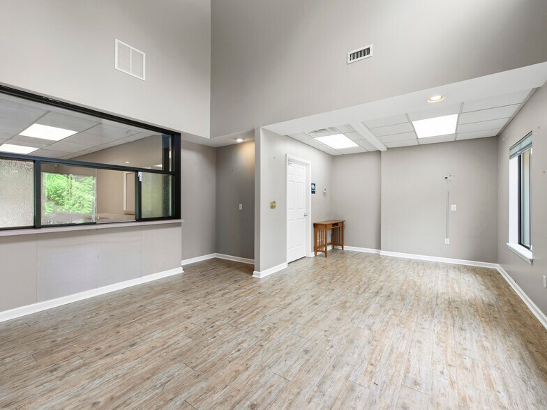 More Photos Of 1998 Hendersonville Rd, Asheville Medical For Sale
