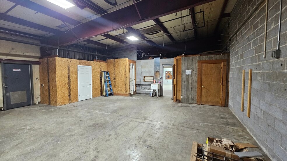 More Photos Of 2437 Clay Rd, Austell Light Manufacturing For Lease