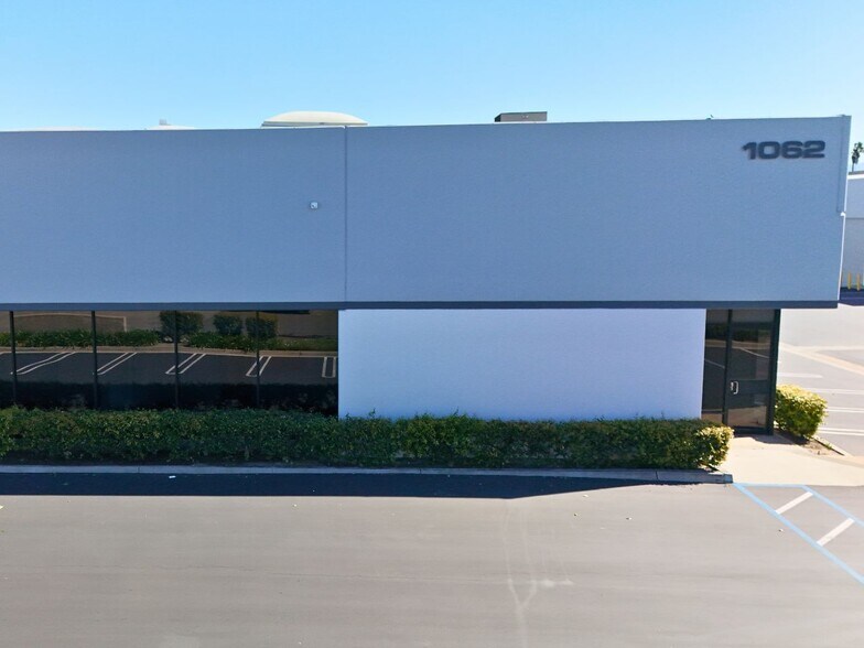 More Photos Of 1060-1072 N Kraemer Pl, Anaheim Manufacturing For Lease