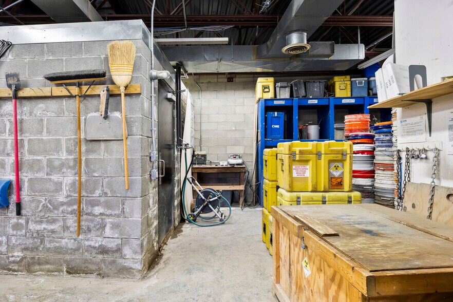 More Photos Of 433 N Pearl St, Albany Warehouse For Sale