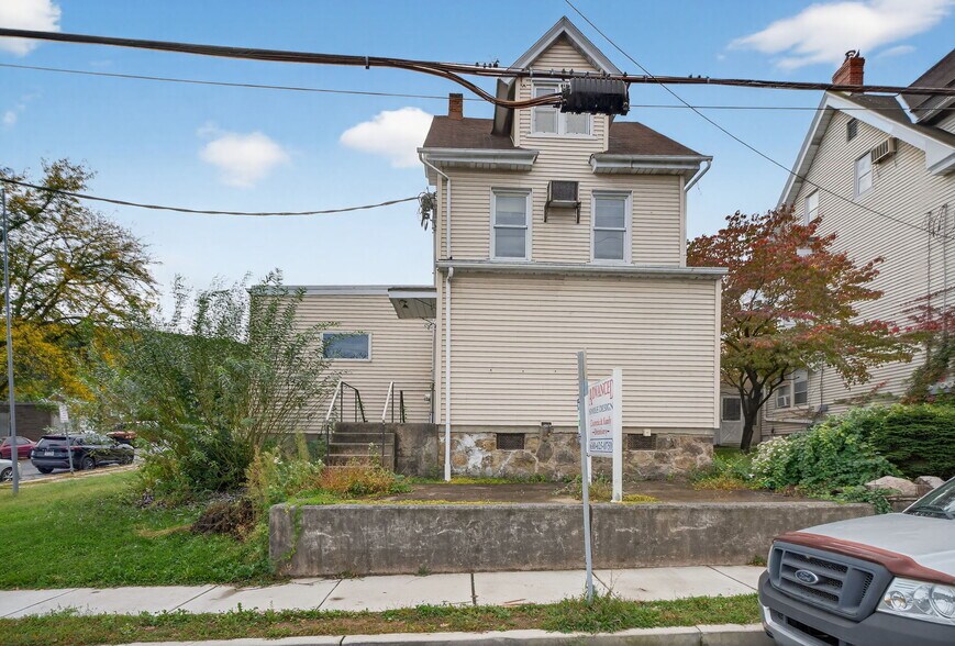 Primary Photo Of 1106 Broadway, Fountain Hill Office Residential For Sale