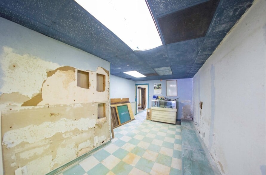 More Photos Of 1222 Main St, Commerce General Retail For Sale