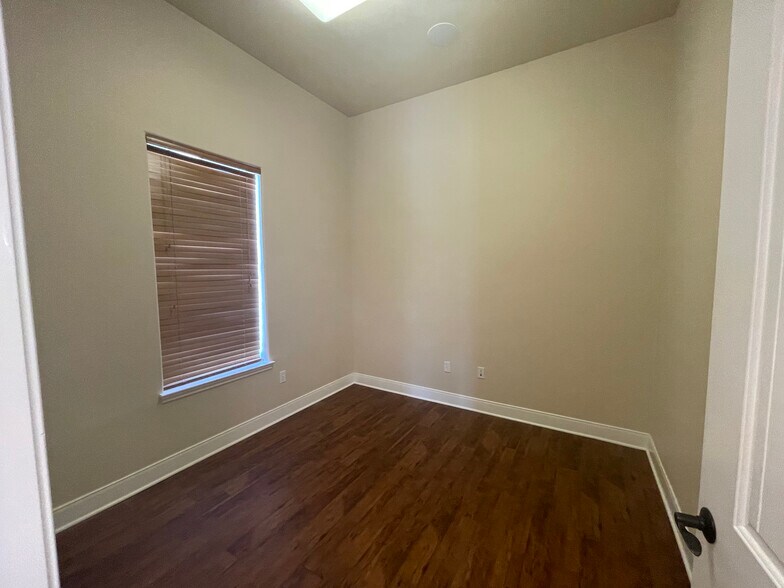 More Photos Of 1920 Corporate Dr, San Marcos Office For Sale