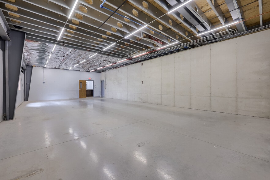More Photos Of 608 Fairview Rd, Manheim Specialty For Lease