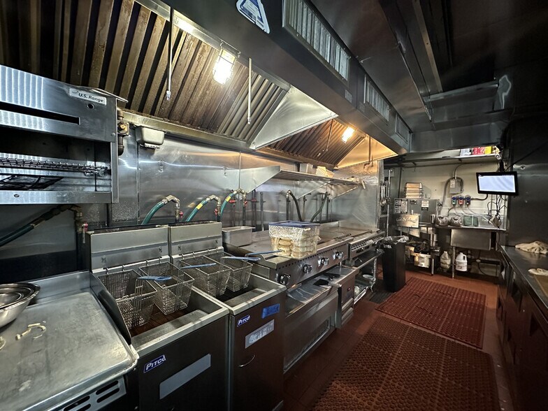 More Photos Of 167 Orchard St, New York Storefront For Lease