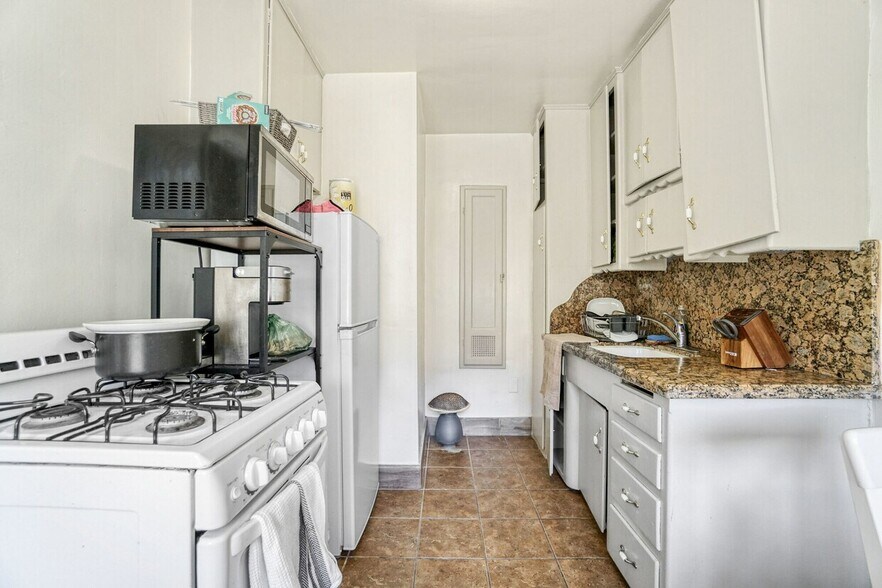 More Photos Of 1134 Marco Pl, Venice Multifamily For Sale