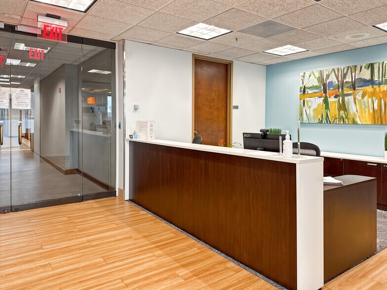 More Photos Of 650 Poydras St, New Orleans Coworking Space