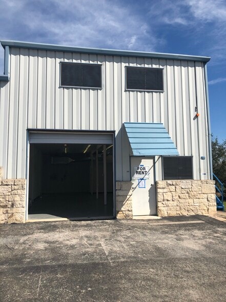 More Photos Of 1607 N Cuernavaca Dr, Austin Warehouse For Lease