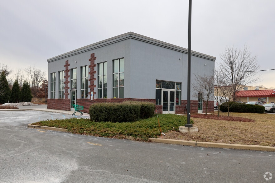 Primary Photo Of 294 Lincoln Blvd, Middlesex General Retail For Lease