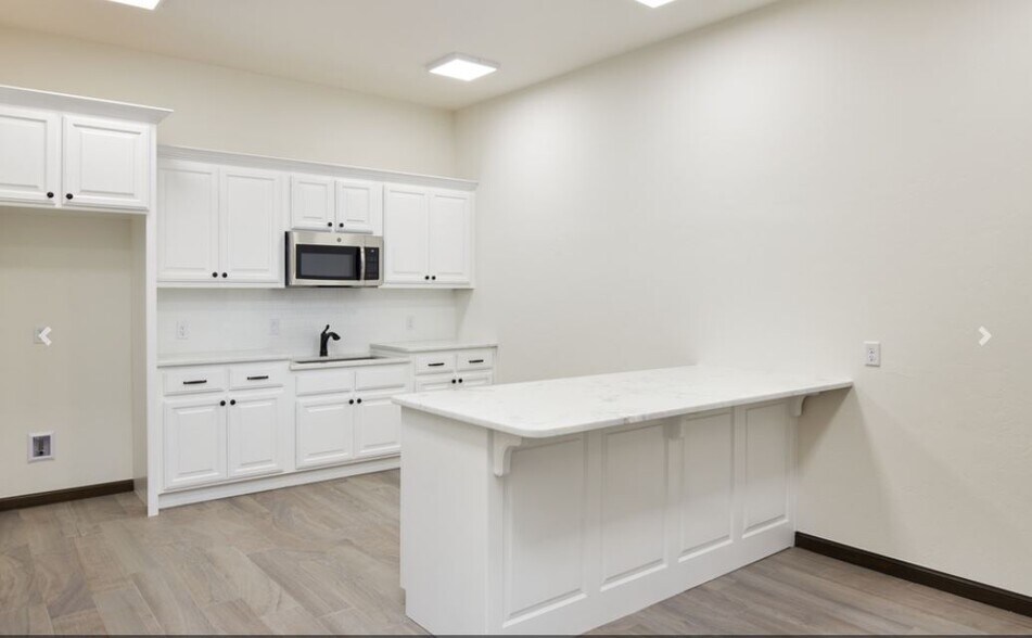 More Photos Of 17933 N Pennsylvania Ave, Edmond Office For Sale