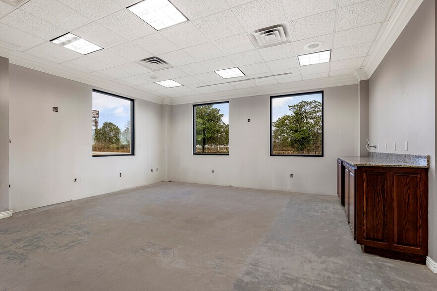 More Photos Of 3103 SE Moberly Ln, Bentonville Office For Lease