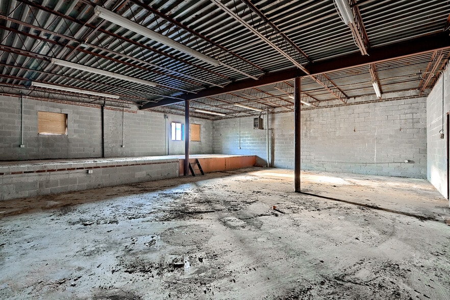 More Photos Of 5400-5402 Reisterstown Rd, Baltimore Light Distribution For Sale