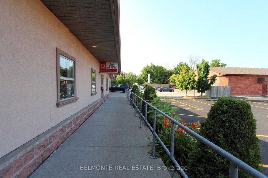 More Photos Of 378 King St W, Oshawa Storefront Retail Office For Lease