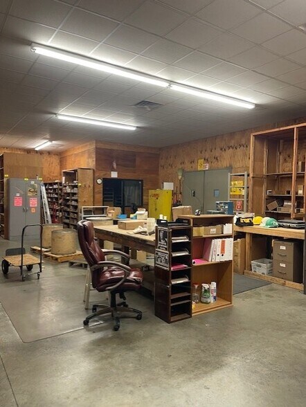 More Photos Of 4005 S Memorial Dr, Winterville Industrial For Sale