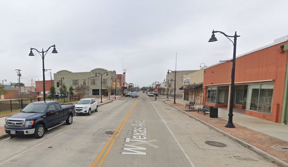 More Photos Of 302 W Defee Ave, Baytown Specialty For Sale