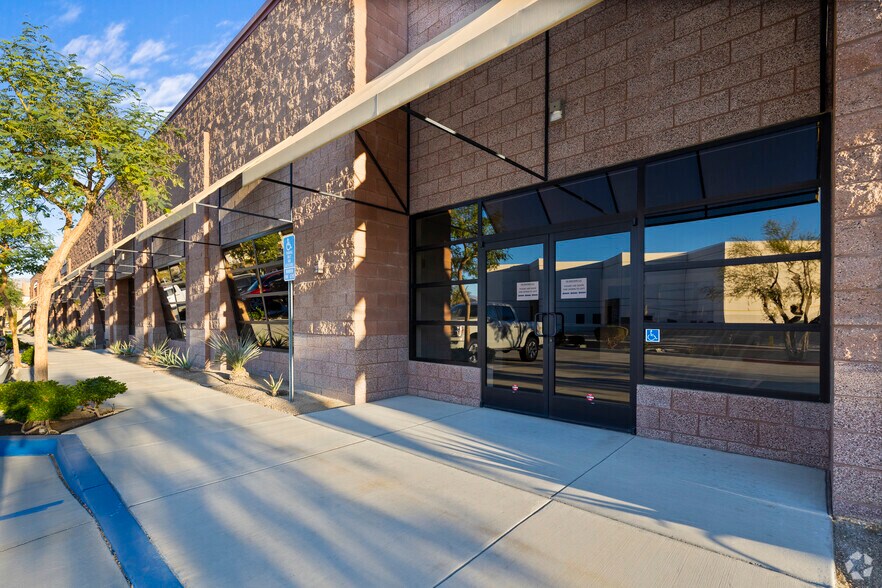 More Photos Of 77851 Los Montanas Rd, Palm Desert Unknown For Lease