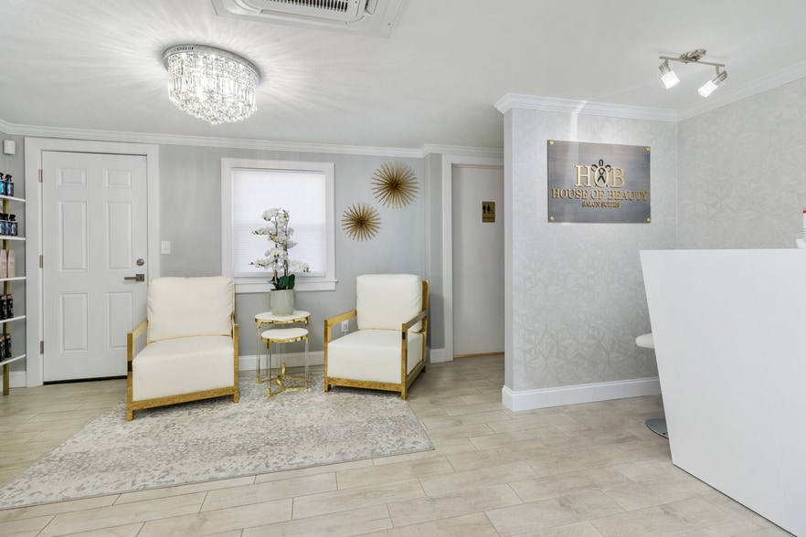 More Photos Of 712 Main St, Hyannis Storefront Retail Office For Sale