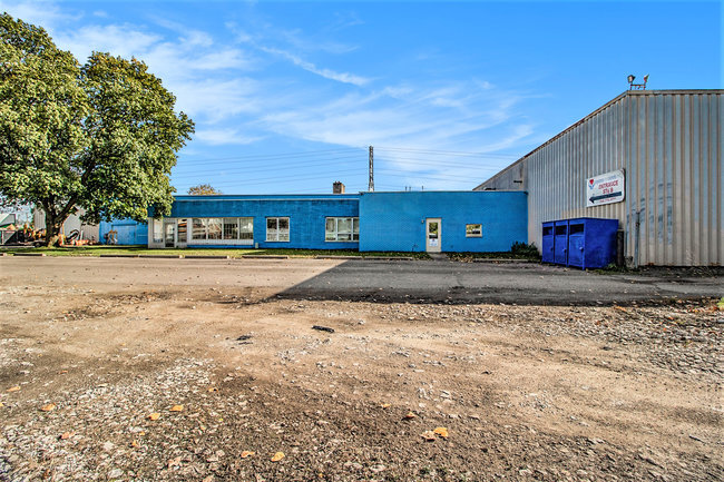 More Photos Of 1109 Decker Rd, Walled Lake Warehouse For Lease