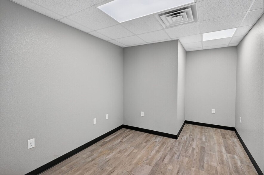 More Photos Of 16751 W Basin St, Odessa Warehouse For Sale