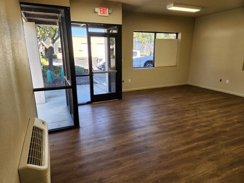 More Photos Of 4565 Skyway Dr, Olivehurst Warehouse For Lease