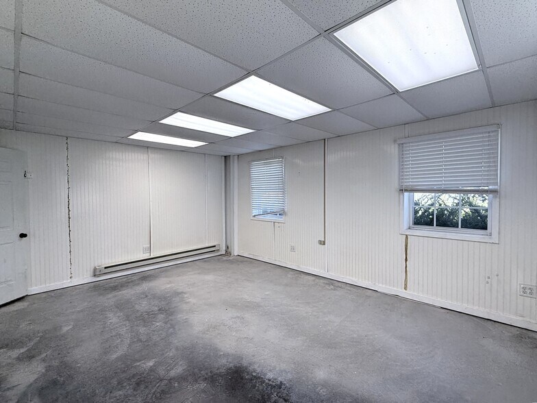 More Photos Of 875 Enterprise Ave, Galesburg Industrial For Sale