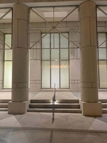 More Photos Of 2800 Ponce de Leon Blvd, Coral Gables Office For Lease