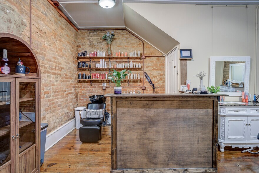 More Photos Of 107 E Main St, Jonesborough Storefront For Sale