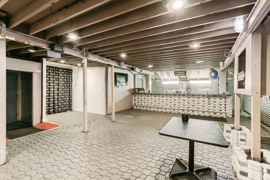 More Photos Of 1662 W Mound St, Columbus Restaurant For Sale