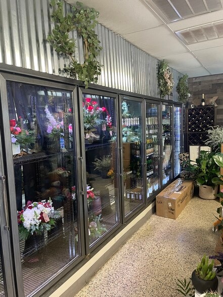 More Photos Of 1515 N Walnut Ave, New Braunfels Freestanding For Lease