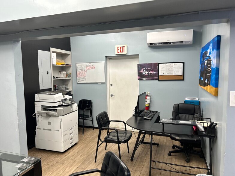 More Photos Of 6009 Dawson St, Hollywood Auto Dealership For Lease