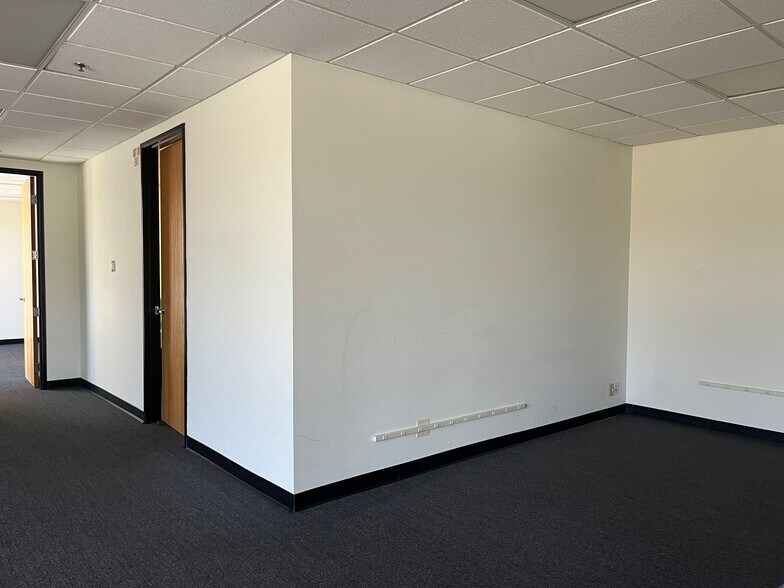 More Photos Of 4730-4780 Calle Quetzal, Camarillo Warehouse For Lease