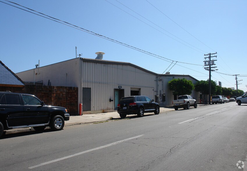 More Photos Of 3320-3342 Kurtz St, San Diego Warehouse For Lease