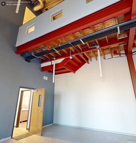 Primary Photo Of 2651 La Mirada Dr, Vista Light Manufacturing For Lease