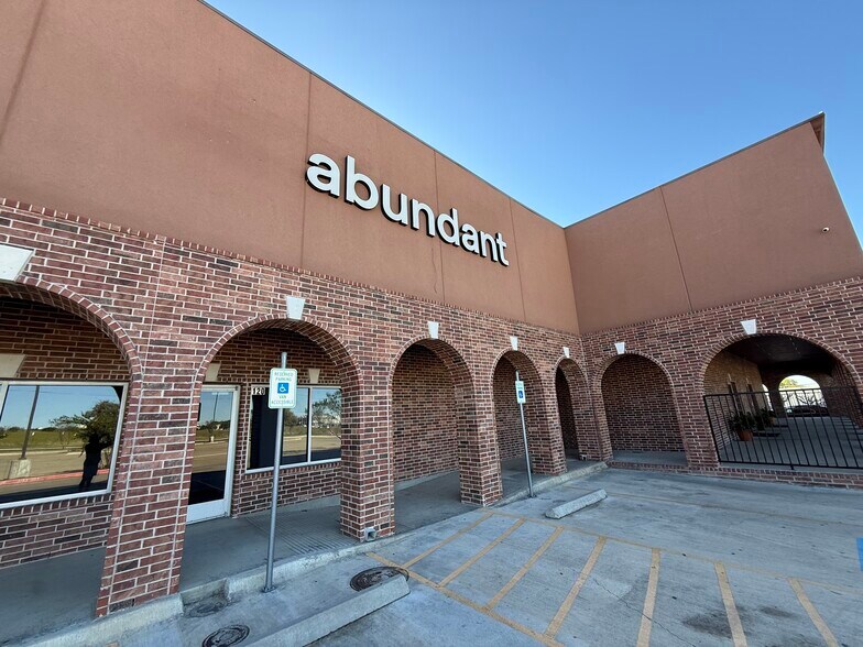 More Photos Of 1101 Bunton Creek Rd, Kyle Storefront Retail Office For Lease