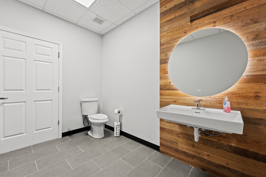 More Photos Of 2820 Spring Glen Rd, Jacksonville Office For Sale