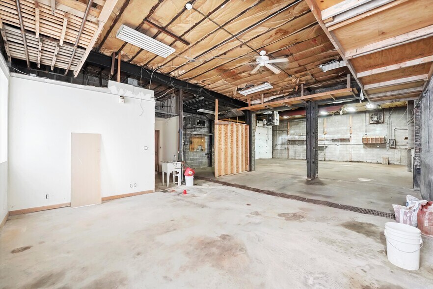 More Photos Of 2500 W 36th St, Chicago Warehouse For Sale