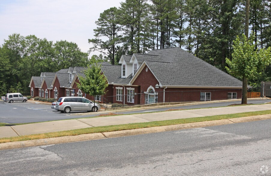 More Photos Of 1040 Indian Trail Lilburn Rd, Lilburn Office For Lease