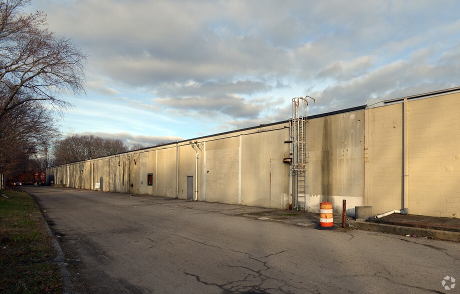 More Photos Of 1425 Cranston St, Cranston Manufacturing For Lease
