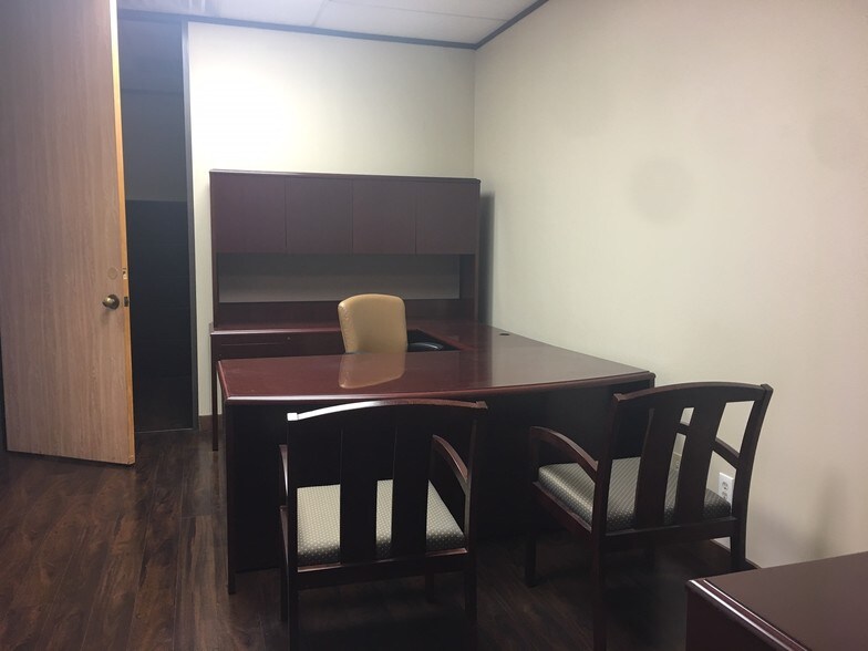 More Photos Of 430 Highway 6 S, Houston Medical For Lease