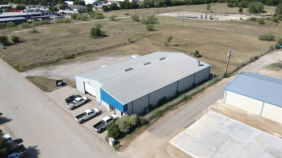 More Photos Of 328 Thomas Pl, Everman Manufacturing For Sale