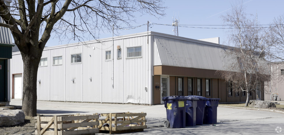 Primary Photo Of 1260 Rue Saint-Nicolas, Laval Warehouse For Sale