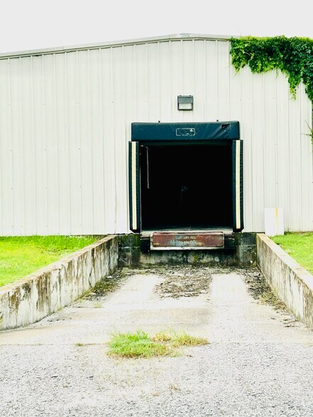 More Photos Of 869 S State St, Clarksdale Storefront For Sale