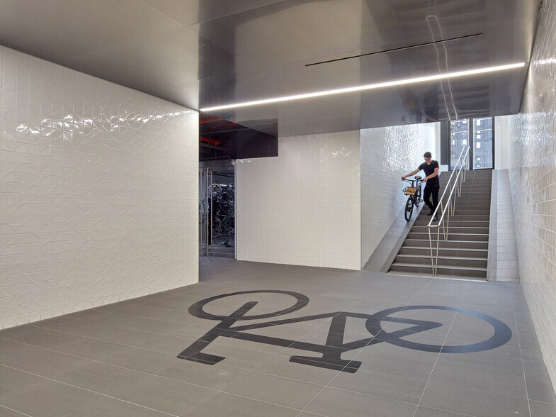 More Photos Of 10 Grand St, Brooklyn Office For Lease