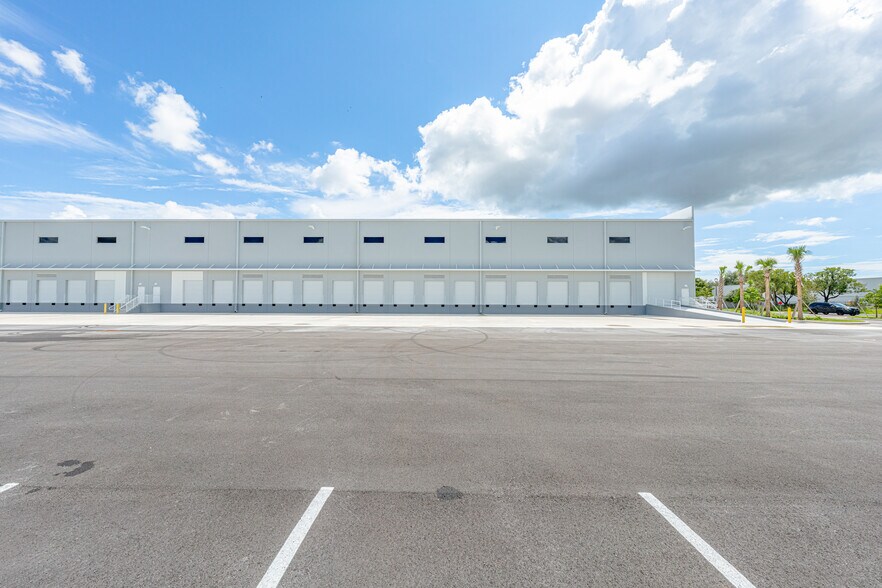 More Photos Of 2910 Stirling Rd, Hollywood Distribution For Lease