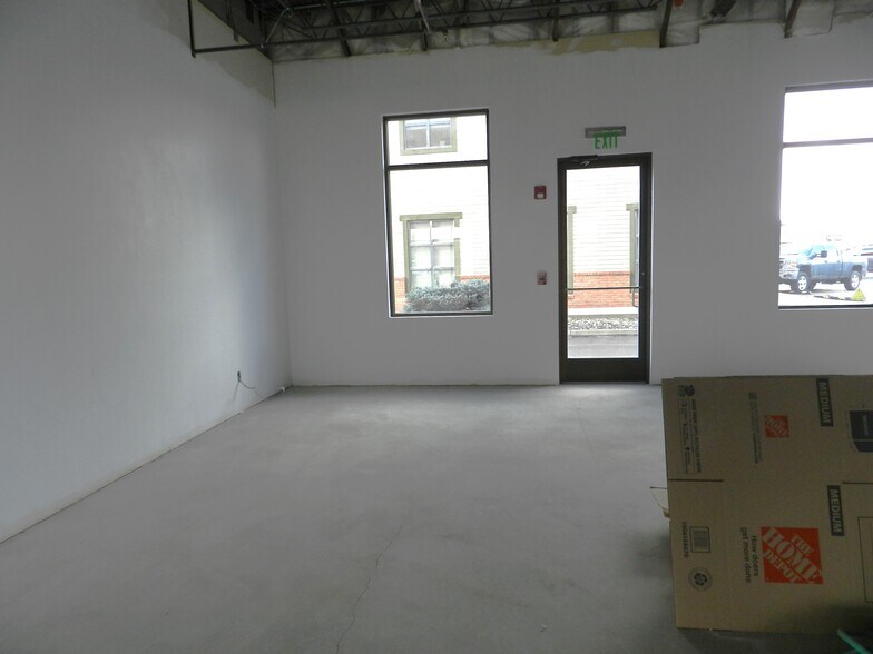 More Photos Of 1404 Hawk Pky, Montrose Medical For Lease
