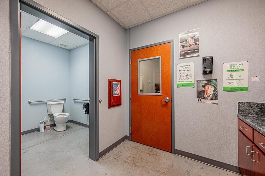 More Photos Of 650 S John Ben Shepperd Pky, Odessa Office For Sale