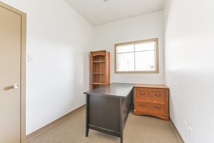 More Photos Of 1022-1024 Pasadena Blvd, Pasadena Medical For Sale