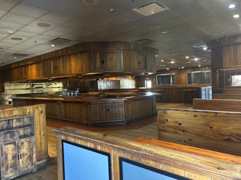 More Photos Of 5650 S Florida Ave, Lakeland Restaurant For Lease