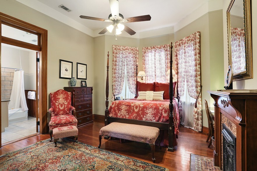 More Photos Of 120 S Pierce St, New Orleans Hotel For Sale