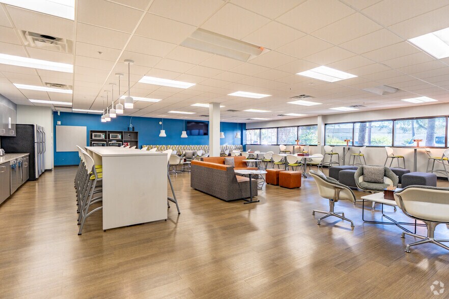 More Photos Of 5130 Eisenhower Blvd, Tampa Office For Lease